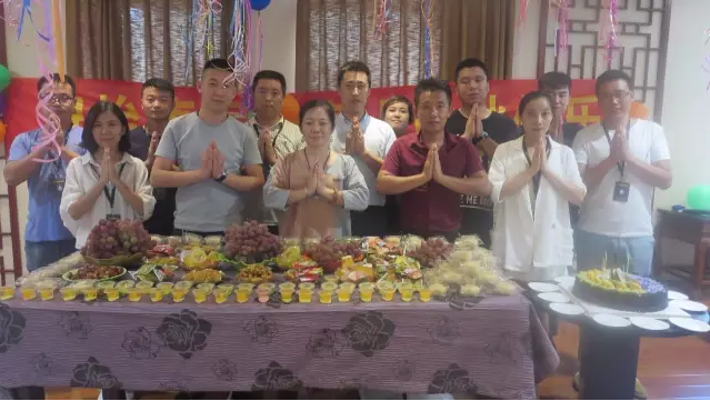 團(tuán)圓中秋節(jié) 怡康居裝飾祝您中秋快樂